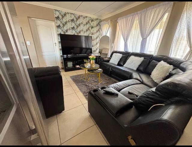 2 BEDROOM APARTMENT FOR SALE IN AMBERFIELD